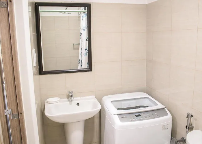 9 Modern 1br With Private Balcony Near Moa Arena Manila