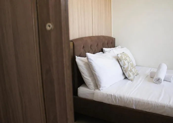 Aparthotel 9 Modern 1br With Private Balcony Near Moa Arena Manila