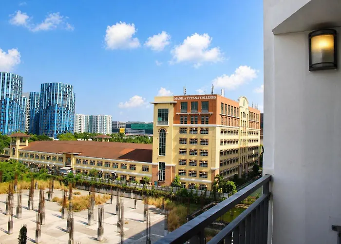 9 Modern 1br With Private Balcony Near Moa Arena